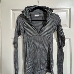 Columbia base layer or pull over grey long sleeve top